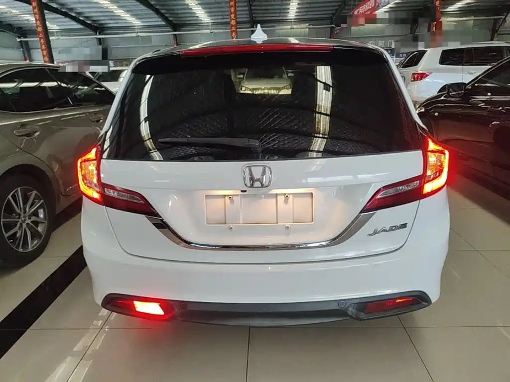 Jade 1.8 L Auto Comfort Elite 5-seat
