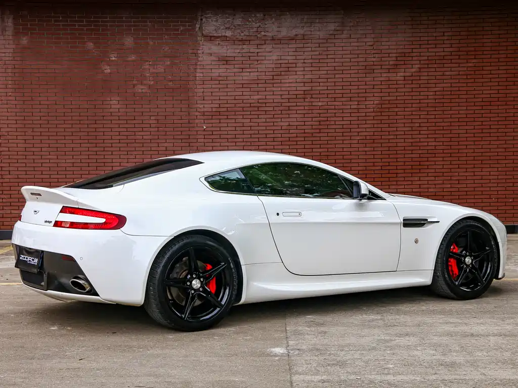 V8 Vantage 4.7 L Coupe