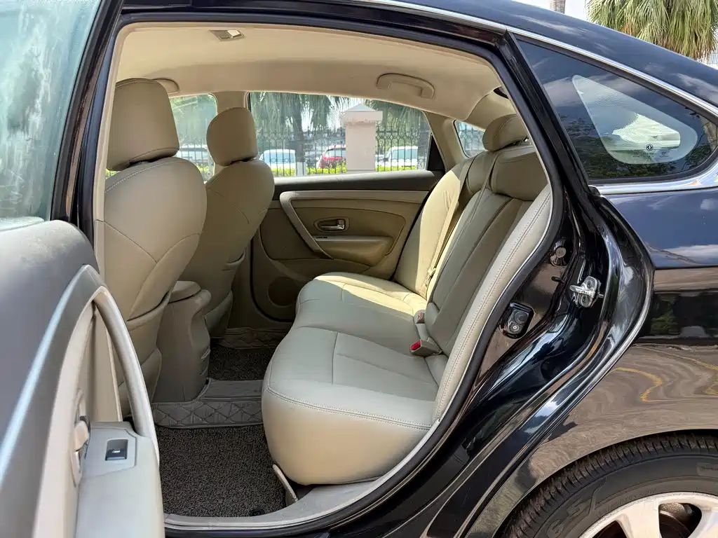 Dongfeng Fengshen A60 1.6 L Auto Luxury