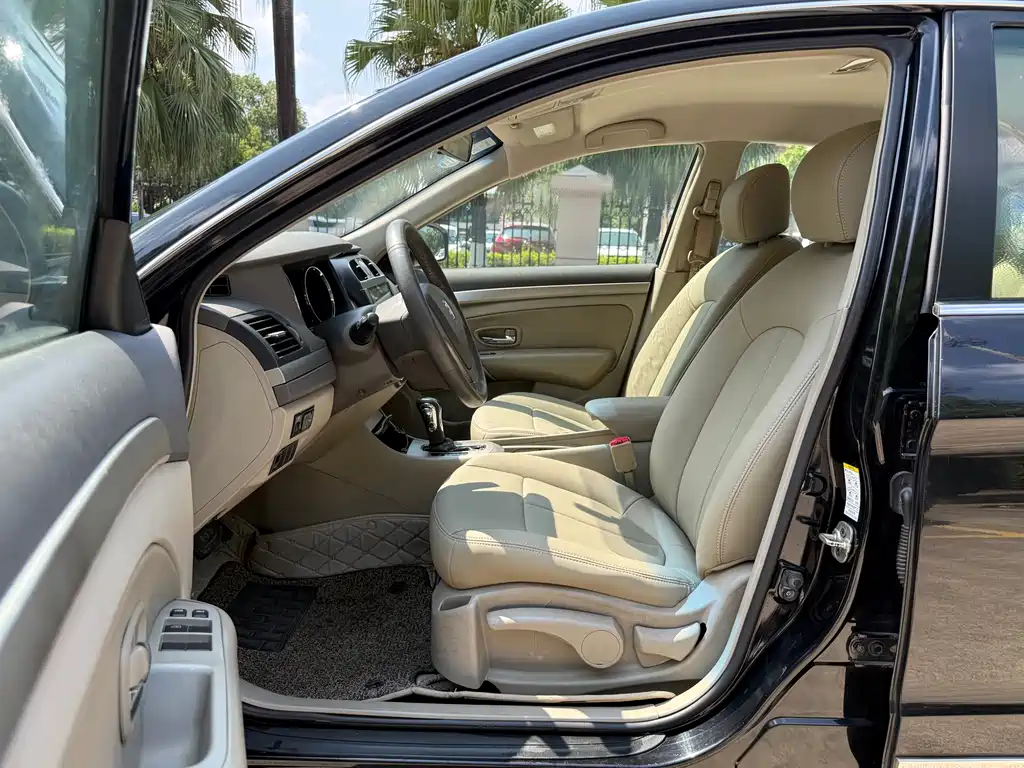 Dongfeng Fengshen A60 1.6 L Auto Luxury