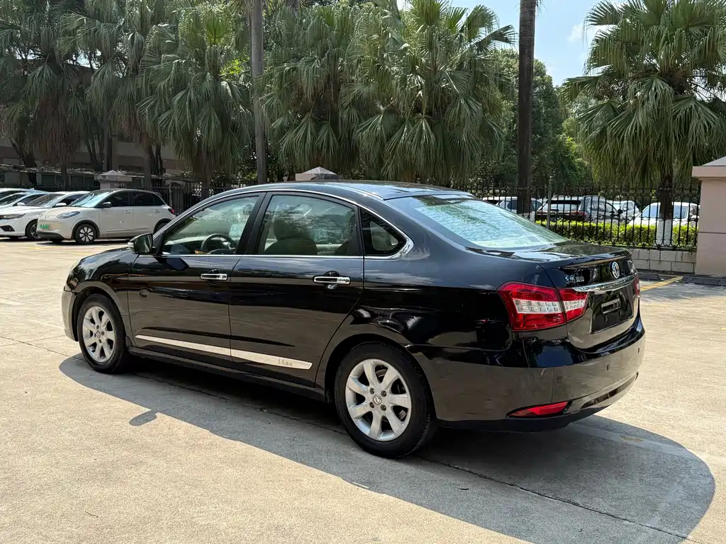 Dongfeng Fengshen A60 1.6 L Auto Luxury