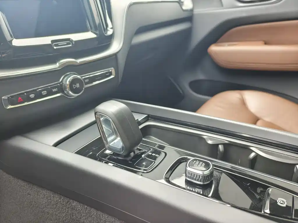 Volvo XC60 B5 4 WD Smart Ease Luxury