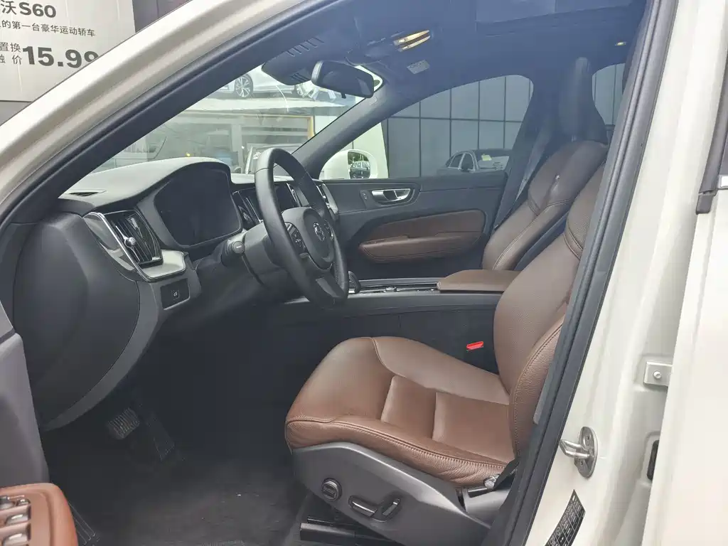 Volvo XC60 B5 4 WD Smart Ease Luxury