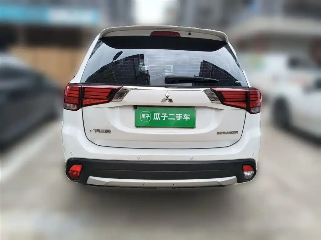 Outlander 2.4 L 4 WD Elite 5-seat