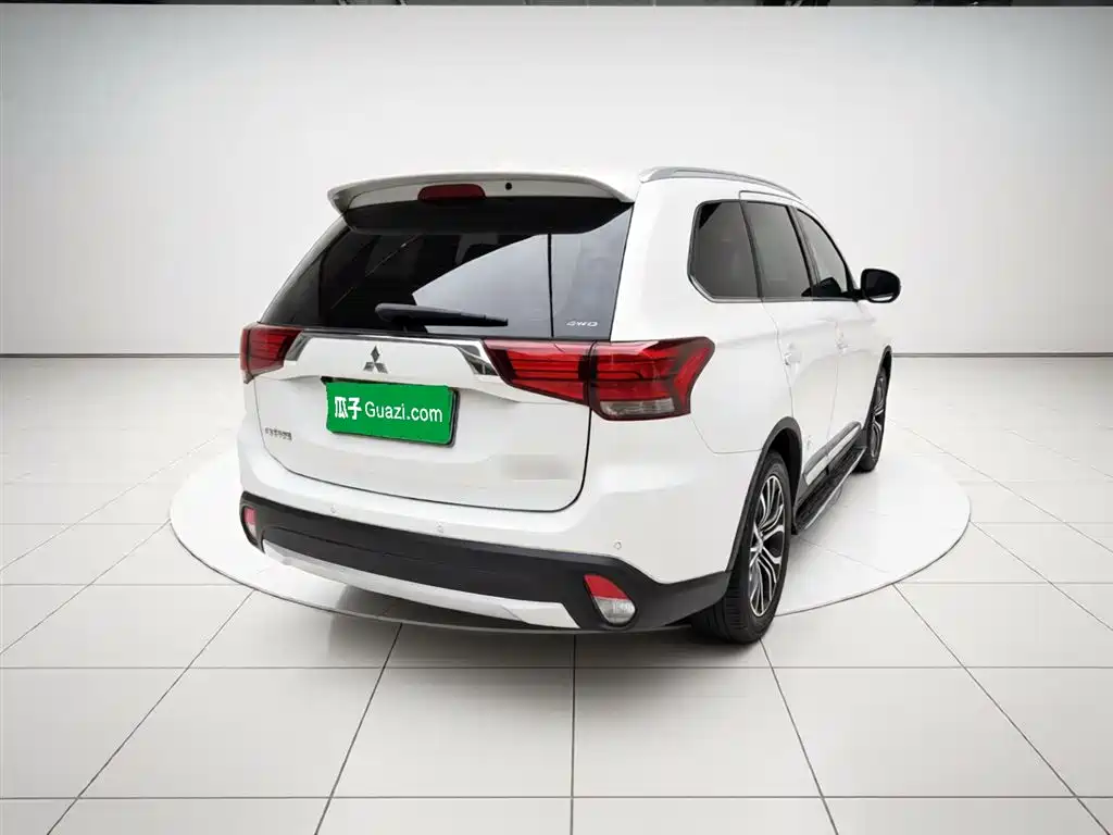 Outlander 2.4 L 4 WD Elite 5-seat