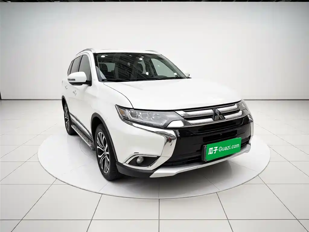 Outlander 2.4 L 4 WD Elite 5-seat