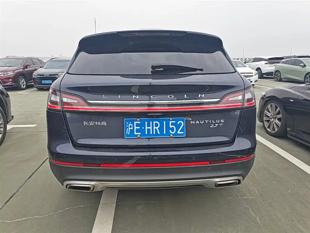 Nautilus 2.7 T 4 WD Honor Shine
