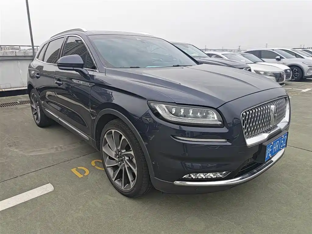 Nautilus 2.7 T 4 WD Honor Shine