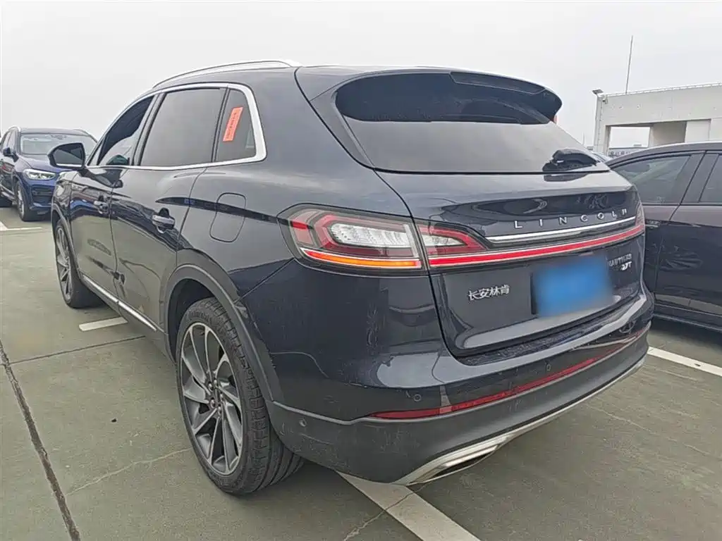 Nautilus 2.7 T 4 WD Honor Shine