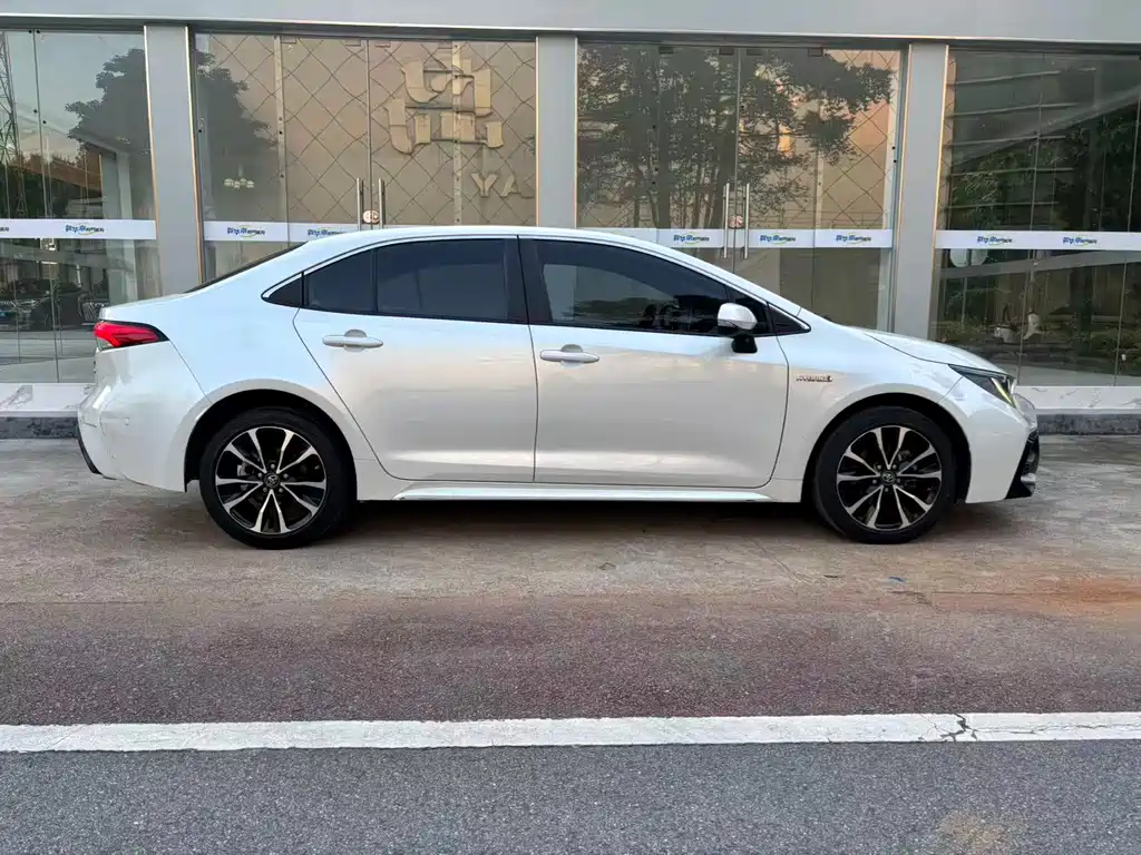 Levin Dual Engine 1.8 H E-CVT Sport
