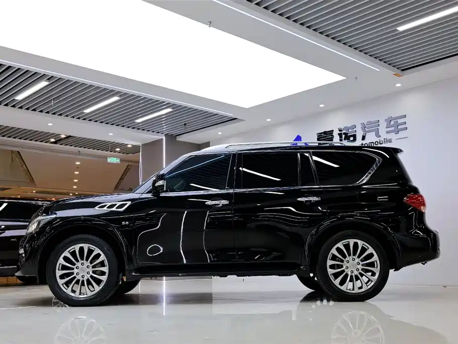 Infiniti QX80 5.6 L 4 WD