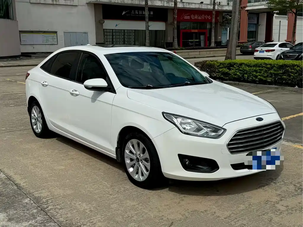 Escort Happy 1.5 L Auto Fashion