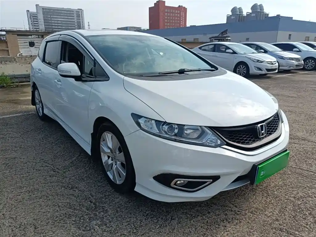 Jade 1.8 L Auto Comfort Elite 5-seat