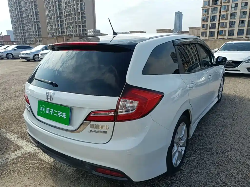 Jade 1.8 L Auto Comfort Elite 5-seat