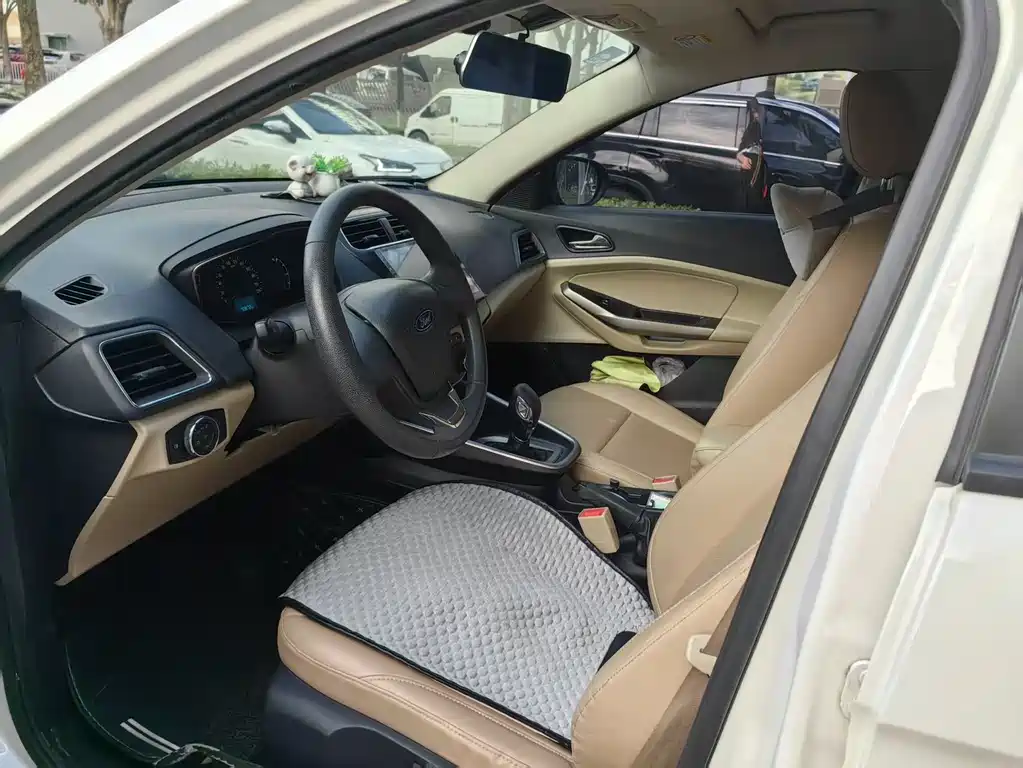 Escort Facelift 1.5 L Auto Comfort