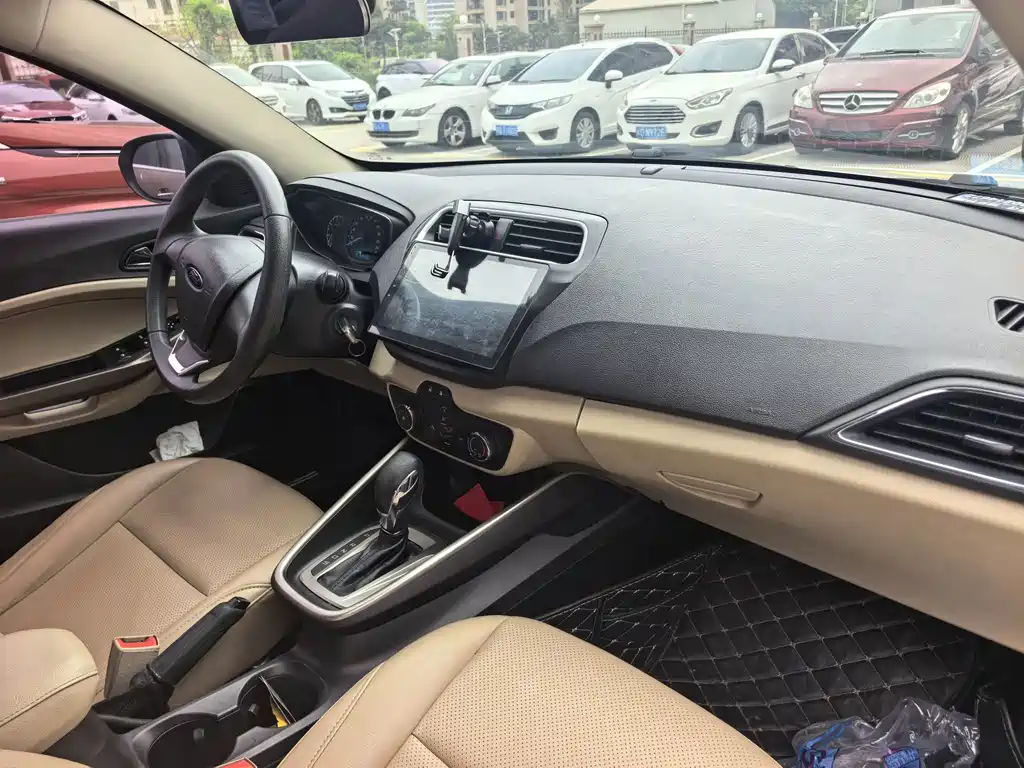 Escort Facelift 1.5 L Auto Comfort