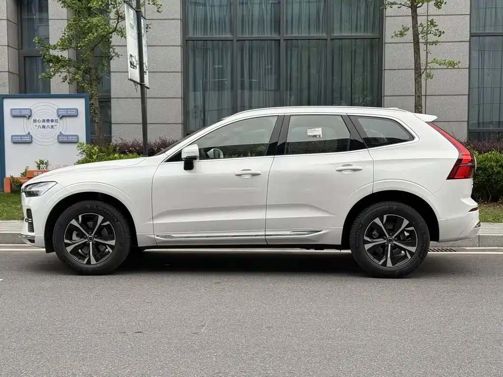 Volvo XC60 B5 4 WD Smart Ease Luxury