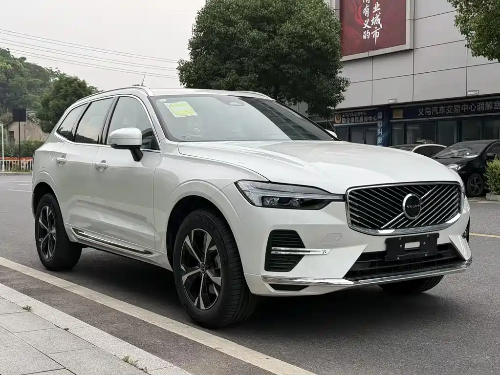 Volvo XC60 B5 4 WD Smart Ease Luxury