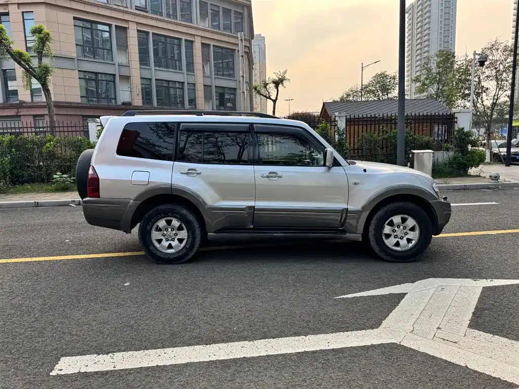 Pajero 3.0 L AT GLX