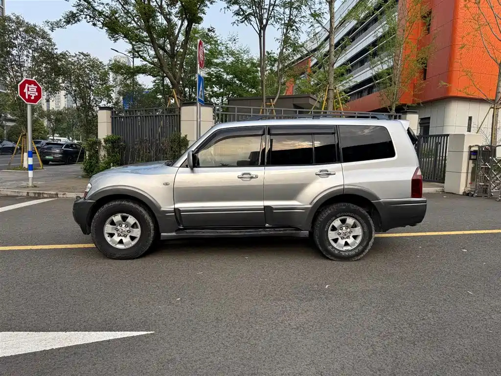 Pajero 3.0 L AT GLX