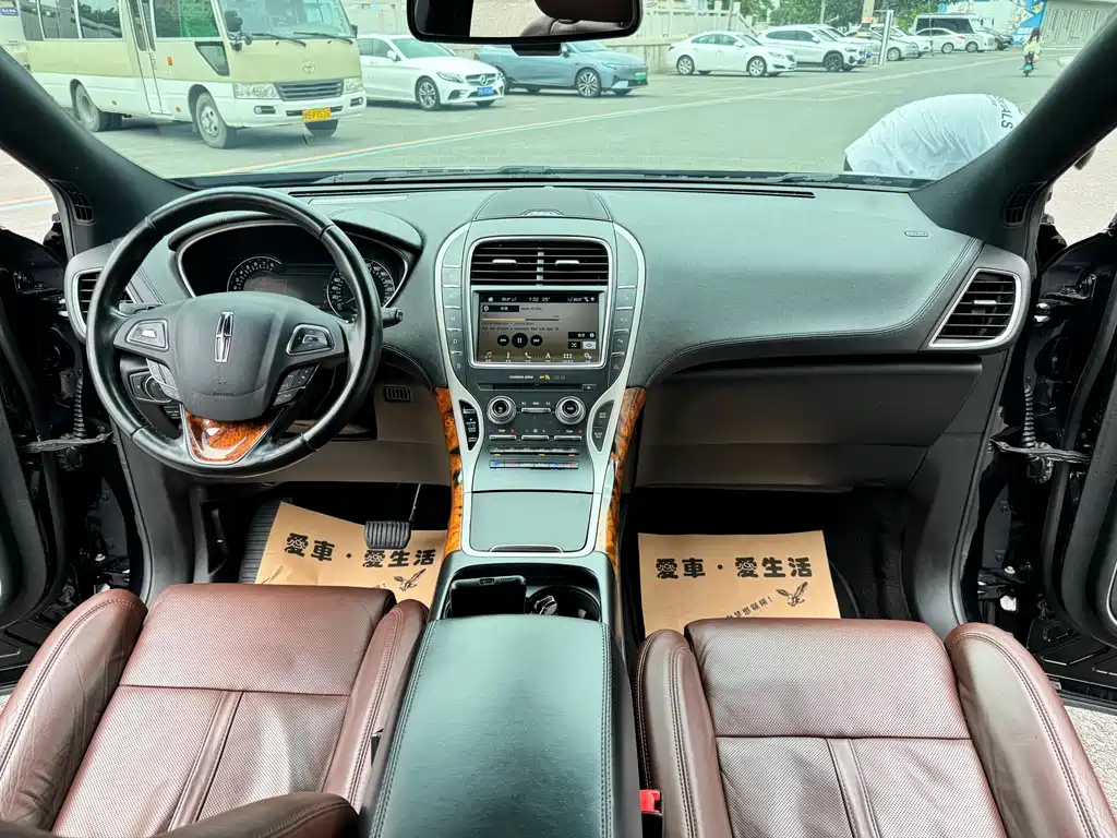 Lincoln MKX 2.7 T 4 WD Honor Shine