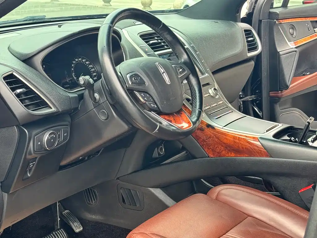 Lincoln MKX 2.7 T 4 WD Honor Shine