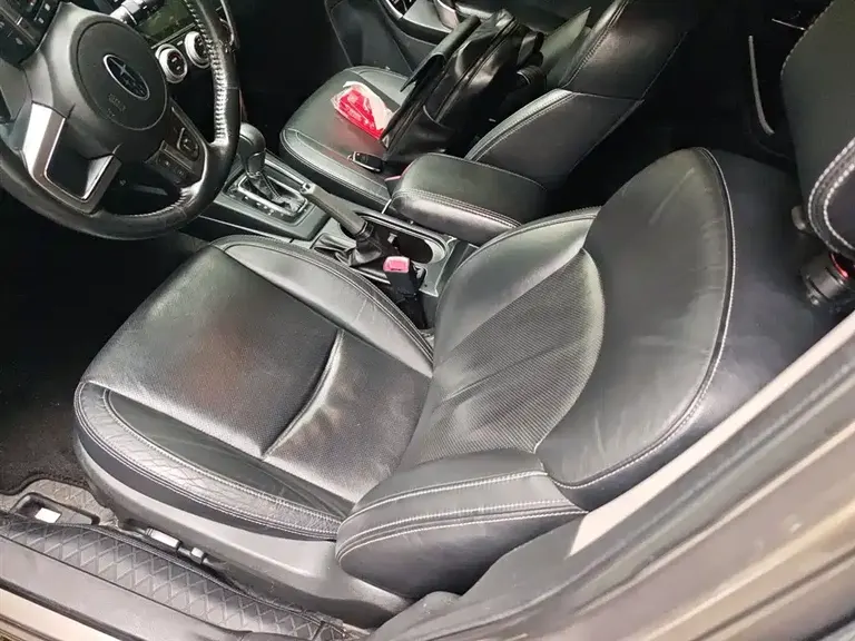 Subaru Forester 2.5 i Distinguished Navigation