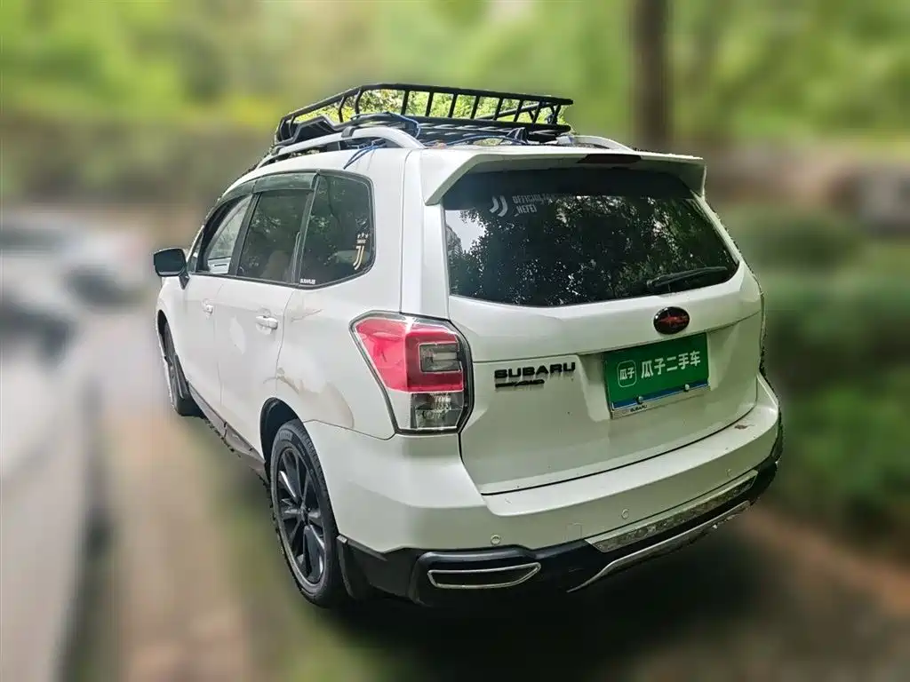Forester 2.5 i Distinguished Navigation