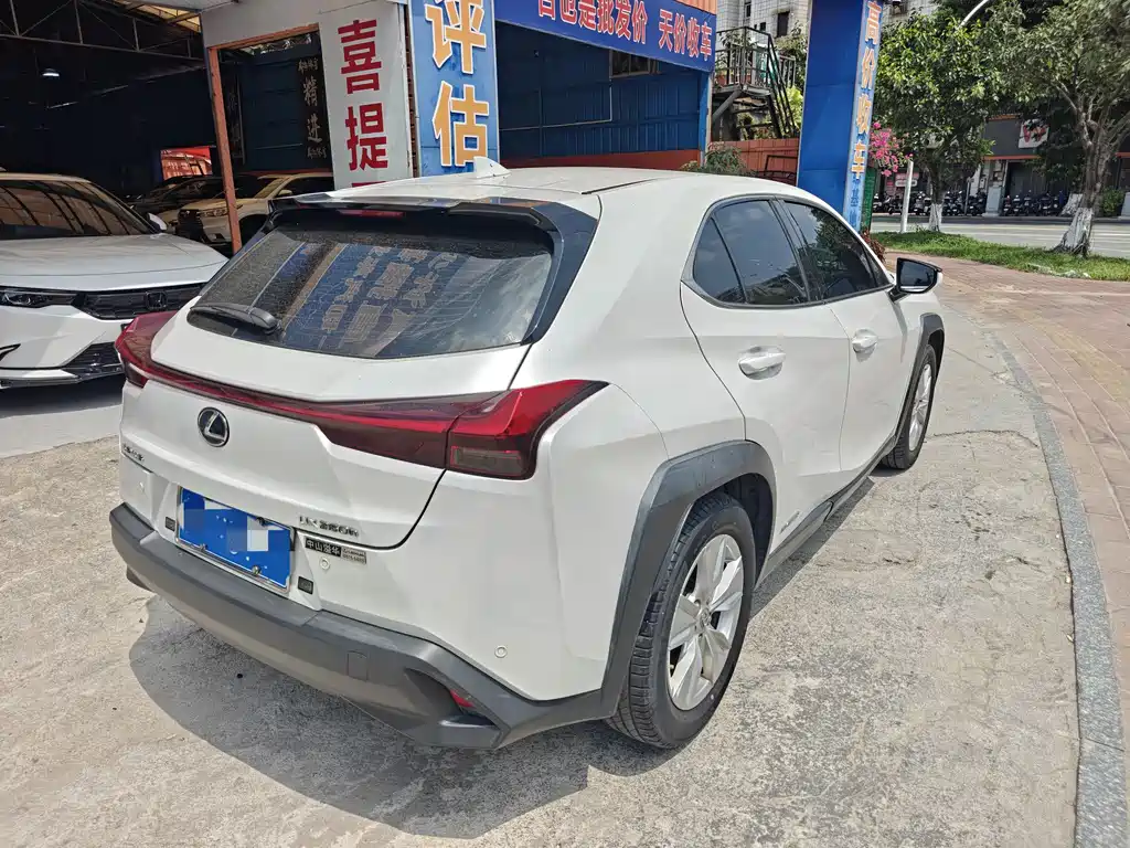 Lexus UX 260 h ·