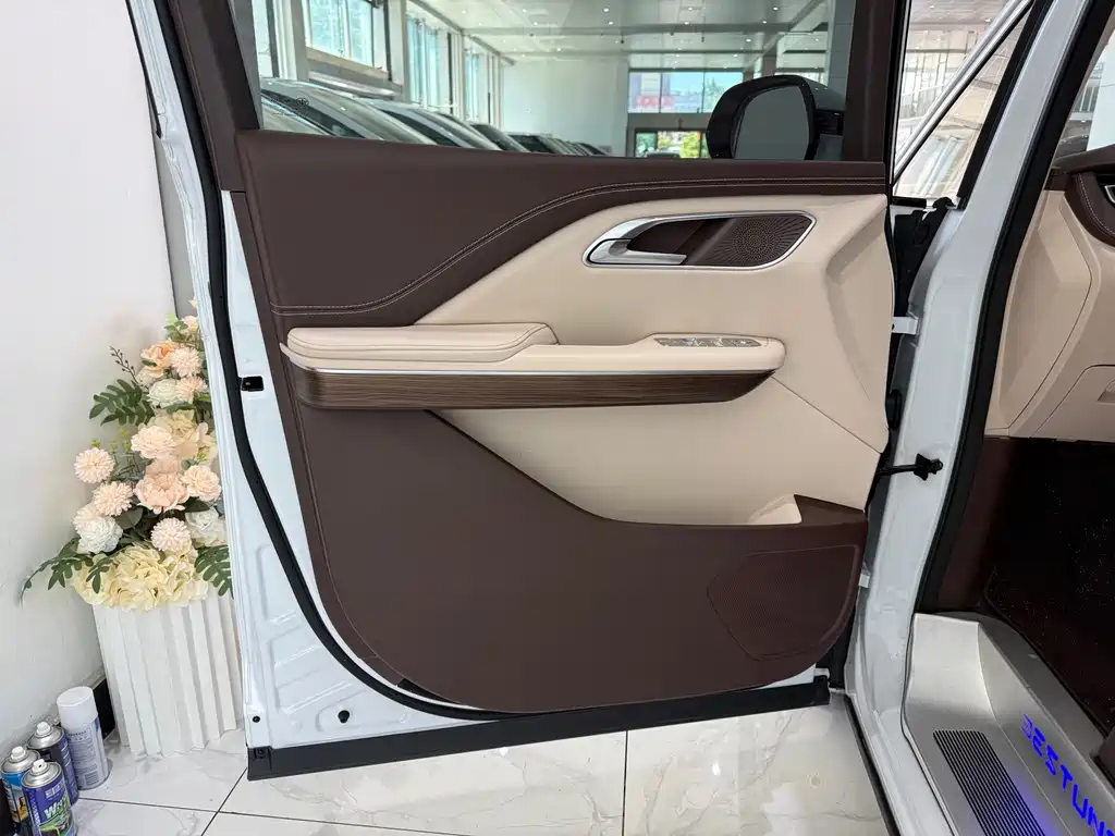 Besturn M9 2.0 T Premium