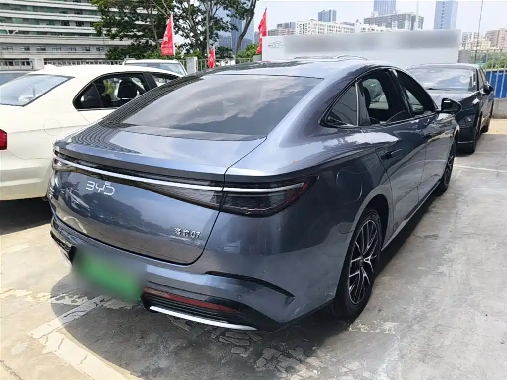 Seal 07 DM-i DM-i 1.5 L 125 km Luxury