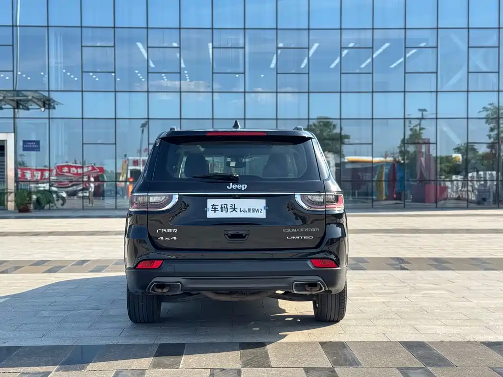 Commander 2.0 T 4 WD Premium Enjoyment CN-V