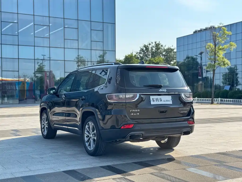 Commander 2.0 T 4 WD Premium Enjoyment CN-V