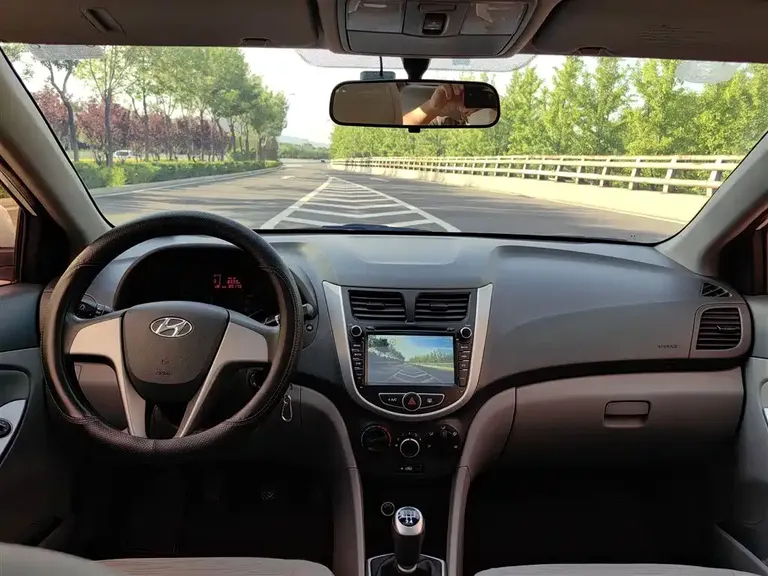 Hyundai Accent 1.4 L Manual Intelligent GLS
