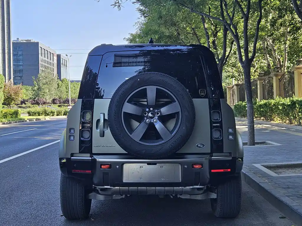 Land Rover Defender Facelift 110 3.0 T P400 X
