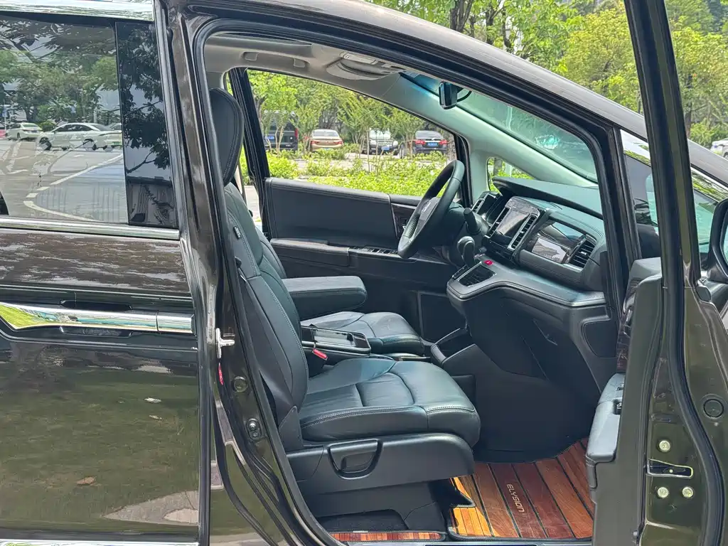 Elysion 2.4 L Luxury