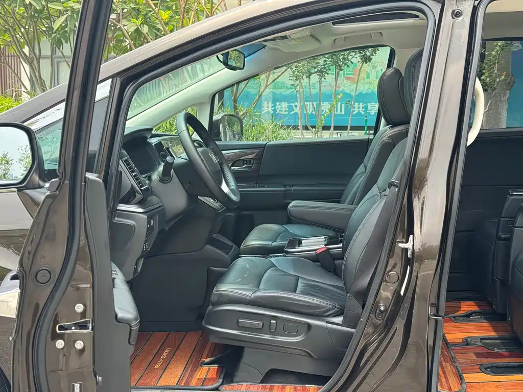 Elysion 2.4 L Luxury