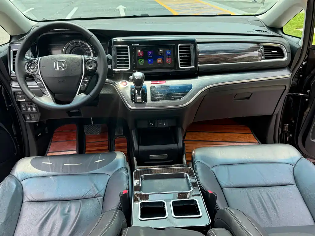 Elysion 2.4 L Luxury