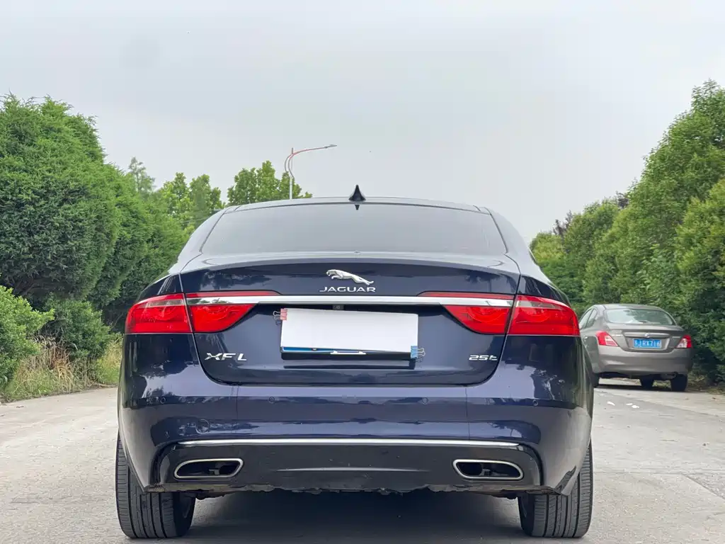Jaguar XFL XFL 2.0 T 250 PS 2 WD Luxury