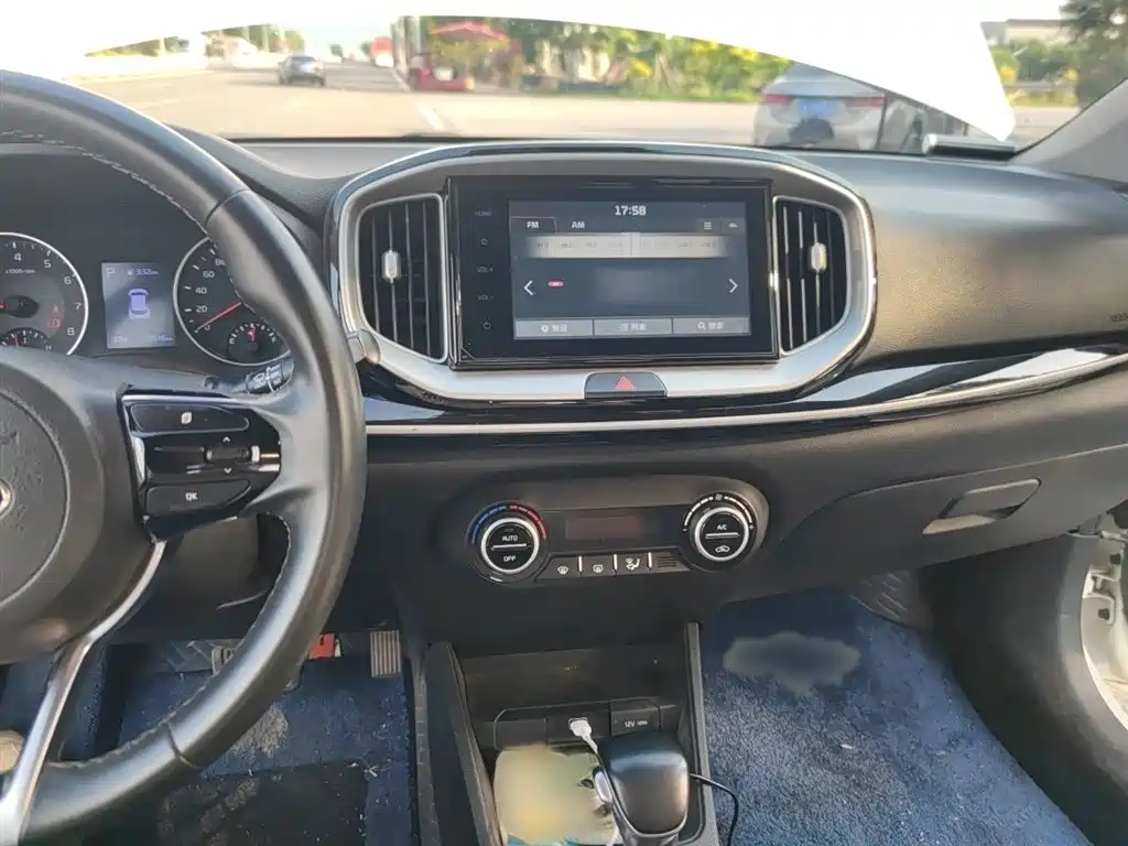 Stonic 1.4 L Auto Fun Enjoyment CN-VI