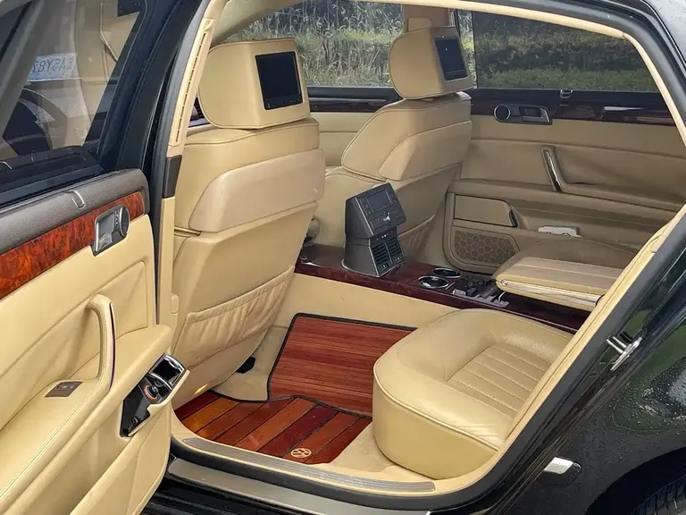 Volkswagen Phaeton 4.2 L V8 4-seat Extended Executive