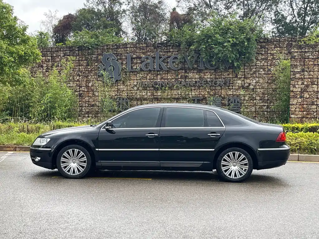 Phaeton 4.2 L V8 4-seat Extended Executive