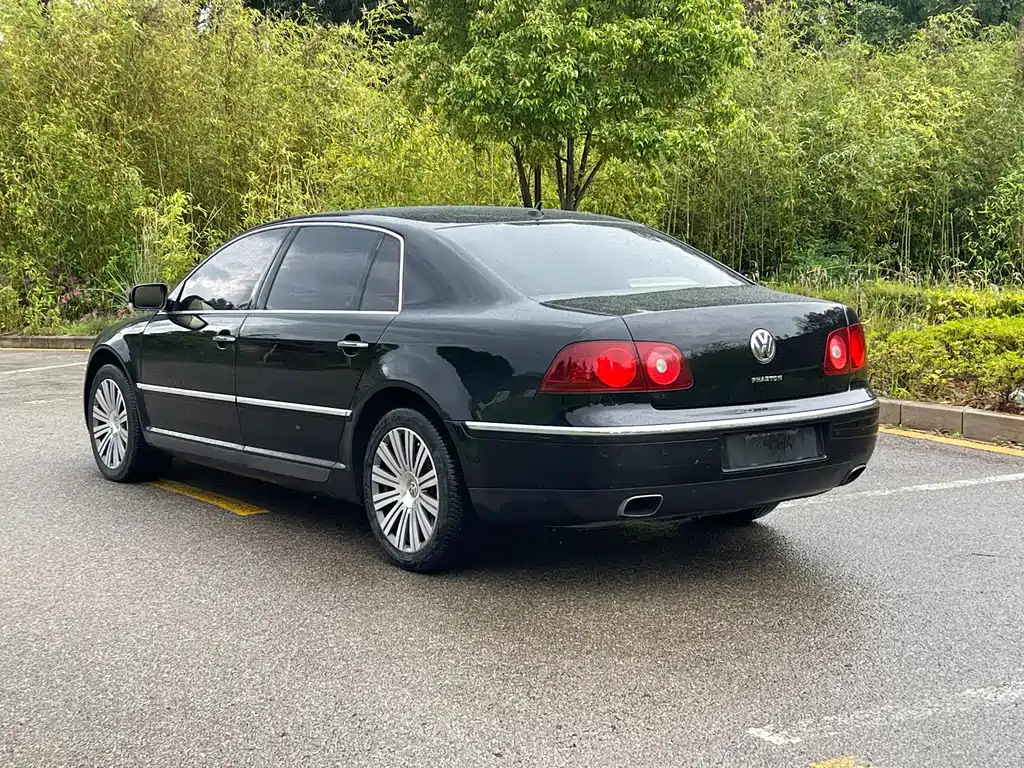 Phaeton 4.2 L V8 4-seat Extended Executive
