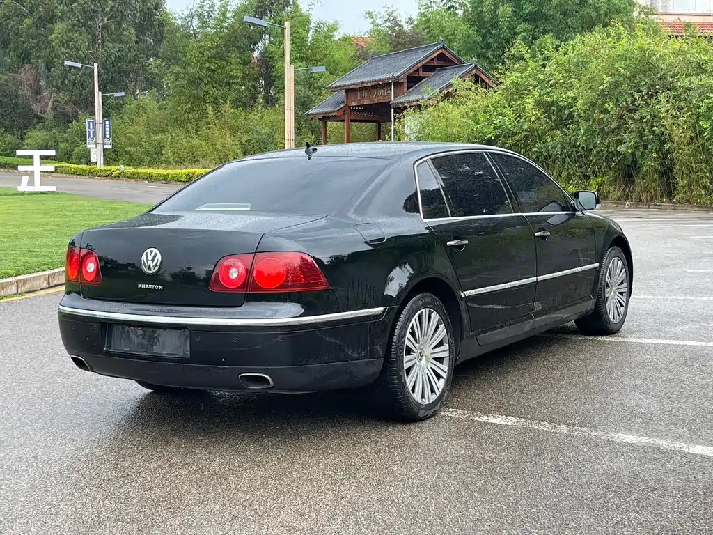 Phaeton 4.2 L V8 4-seat Extended Executive