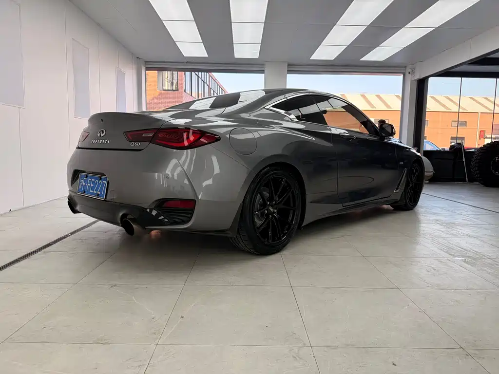 Infiniti Q60 2.0 T Luxury