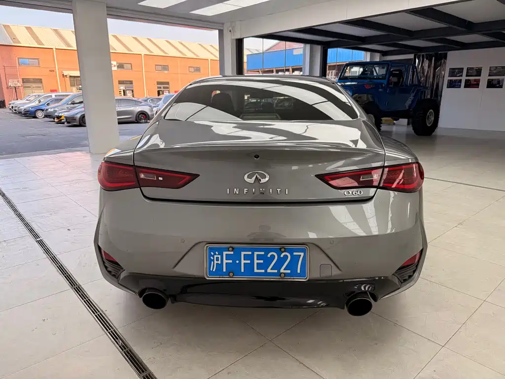 Infiniti Q60 2.0 T Luxury