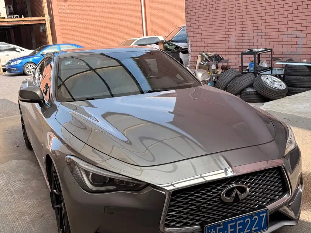 Infiniti Q60 2.0 T Luxury