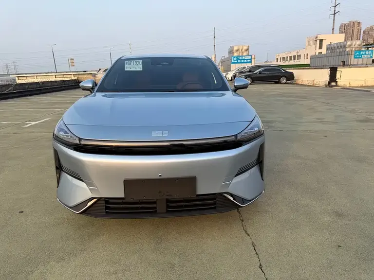 Geely Galaxy L6 EM-i 140 km Starship