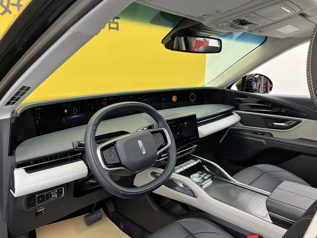 Nautilus 2.0 T 4 WD Premium