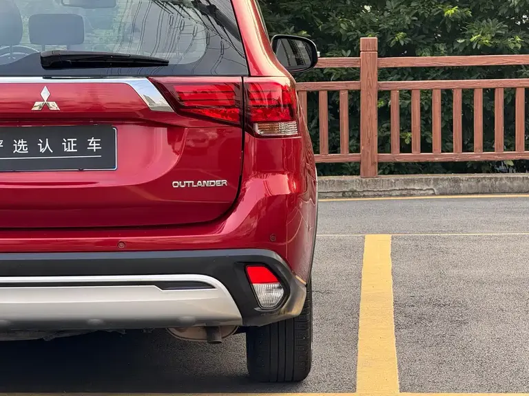 Mitsubishi Outlander 2.0 L 2 WD Smooth Enjoyment 5-seat CN-VI